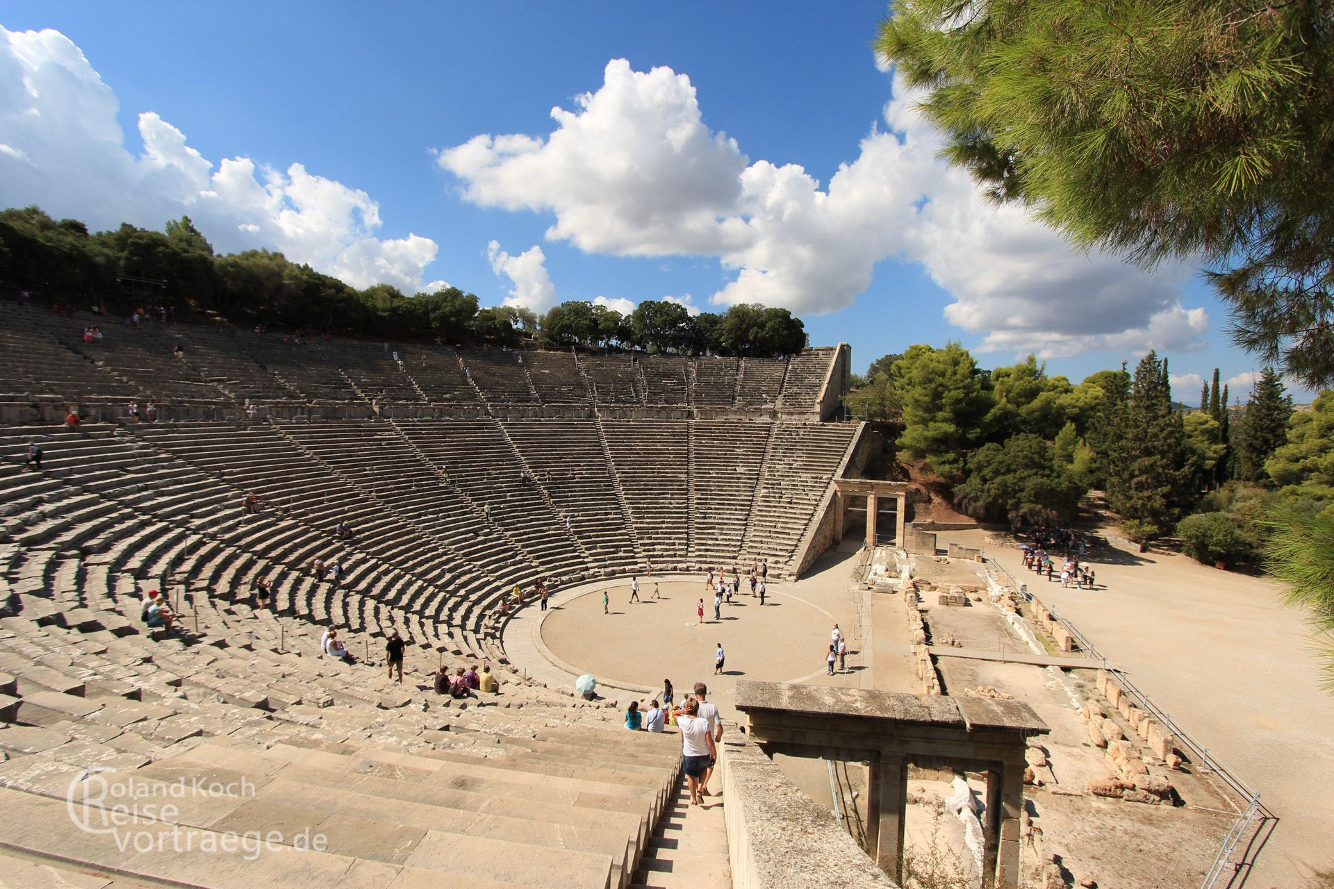 Griechenland - Peloponnes - Argolis - klassisches Theater im antiken Epidauros Weltkulturerbe